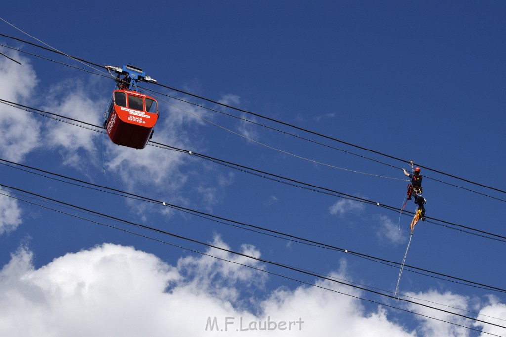 Koelner Seilbahn Gondel blieb haengen Koeln Linksrheinisch P355.JPG - Miklos Laubert